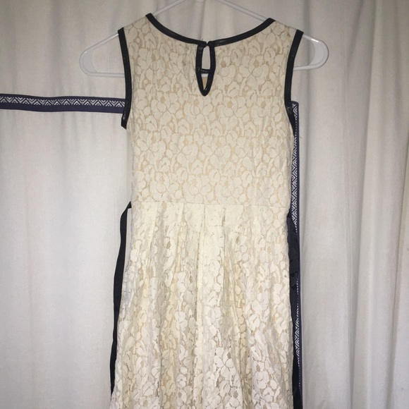 cream/white lace dress - Picture 2 of 3